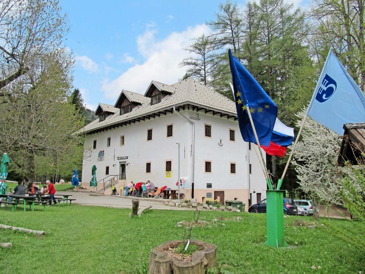 Dom Pristava Hotel Jesenice Luaran gambar